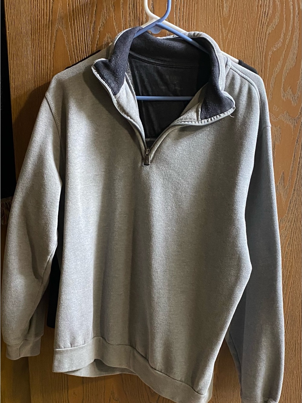 Arrow Men's Light Gray Quarter-Zip Pullover with Dark Gray Inner Collar